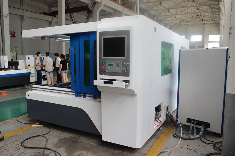 IPG 700w машина за лазерно рязане на листов метал Китай Производител