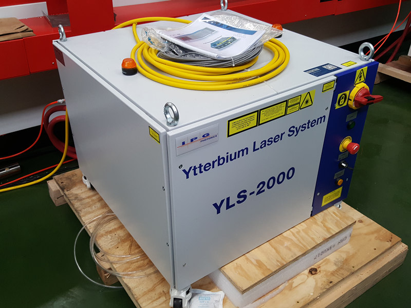 Лазерен IPG YLS-2000 вата Лазерен източник за 2kw лазерна резачка